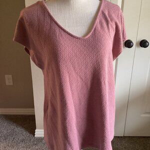 🌸 Green Envelope Textured Tee - Size M - Mauve 🌸